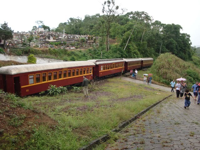 Figura 13: Trem em frente à igreja de Rio Natal