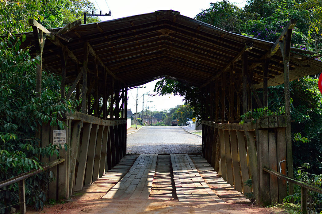 Figura 11: Ponte em uso rodoviário, entre Indaial e Ascurra