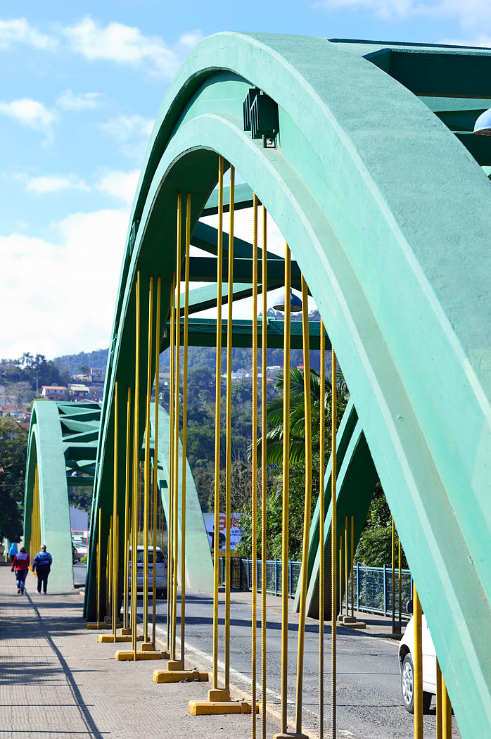 Figura 20: Ponte da EFSC em uso rodoviário, centro de Rio do Sul