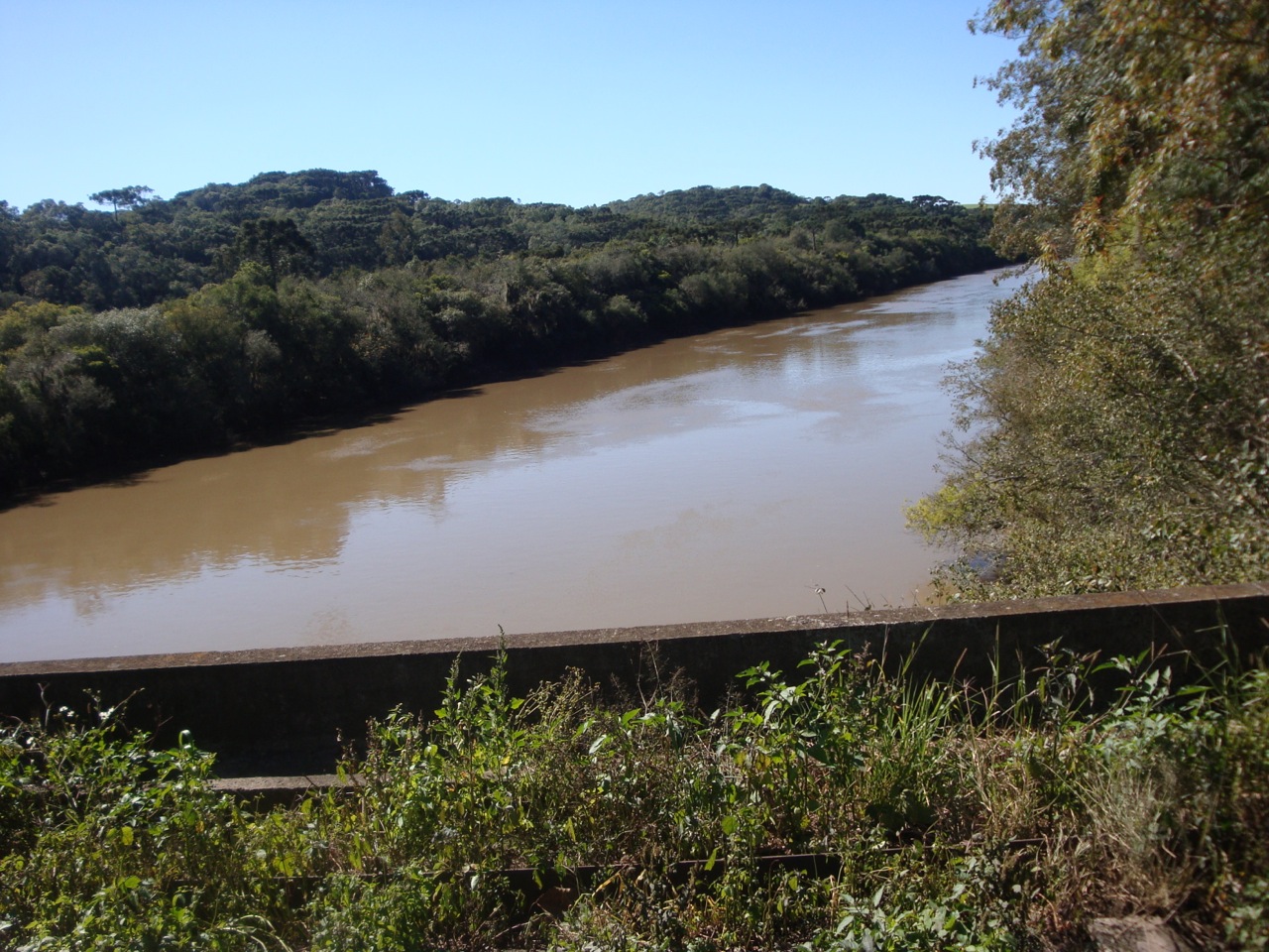Figura 9: Ponte sobre o Rio Iguaçu, próxima ao local da figura anterior.