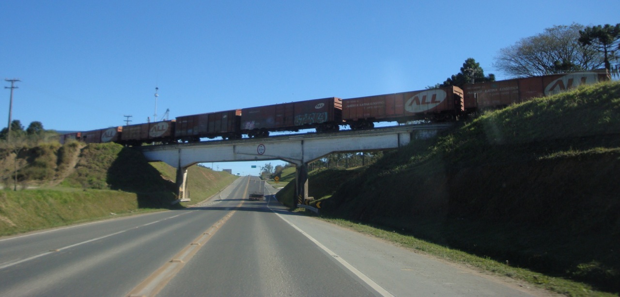 Figura 11: Ponte ferroviária sobre a BR-476