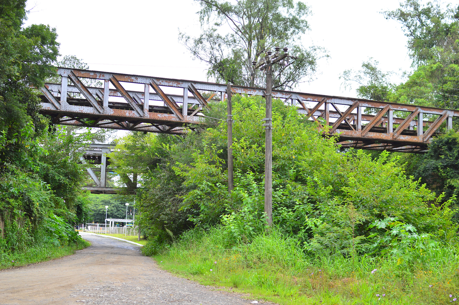 Figura 8: Pontes ferroviárias sobre o rio da Lança. Posições [1] e [2] no quadro sinótico.