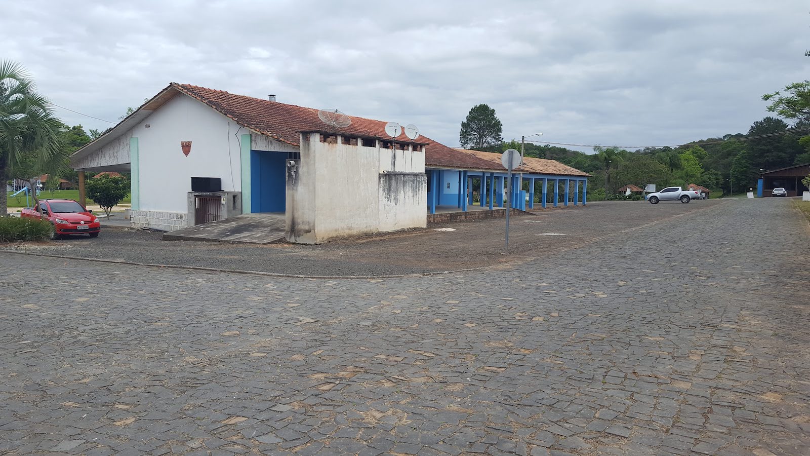 Figura 21: Antiga estação de Roberto Helling, preservada dentro do Parque da Pedreira, Rio Azul/PR