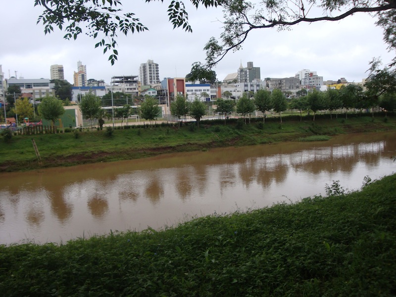 Figura 4: Rio do Peixe cruzando o centro de Caçador/SC