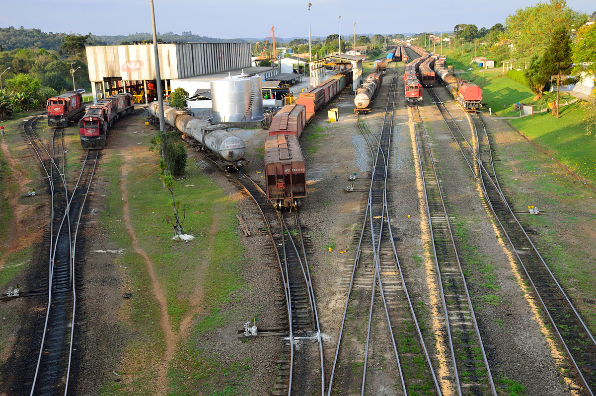 Figura 3: Pátio ferroviário de Rio Negro/PR, no sentido sul-norte