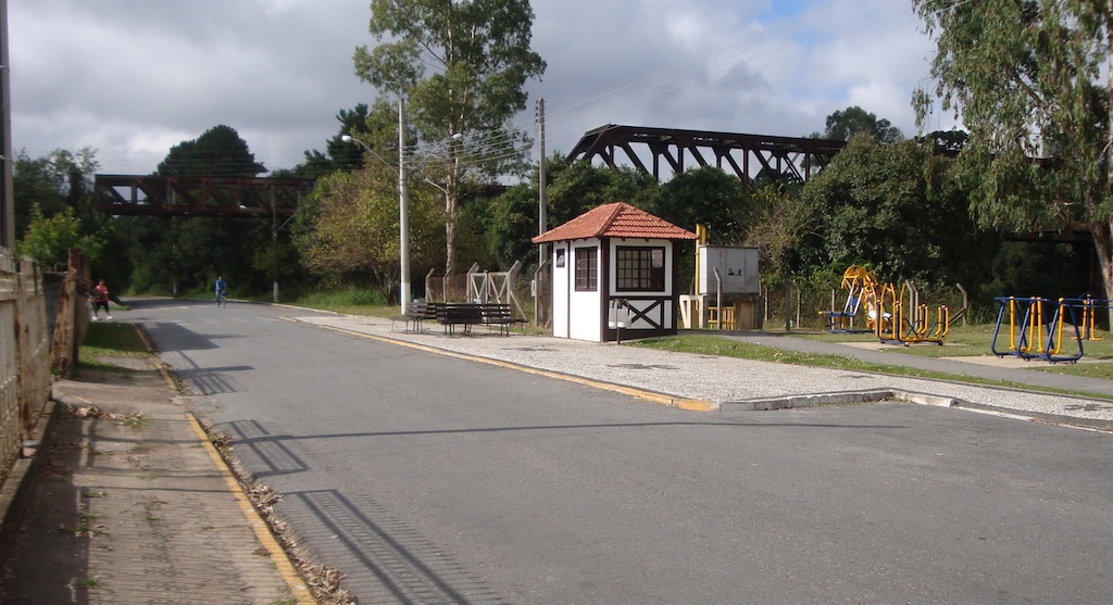 Figura 7: Antiga ponte ferroviária do ramal do Rio Negro: ponte principal e um dos viadutos