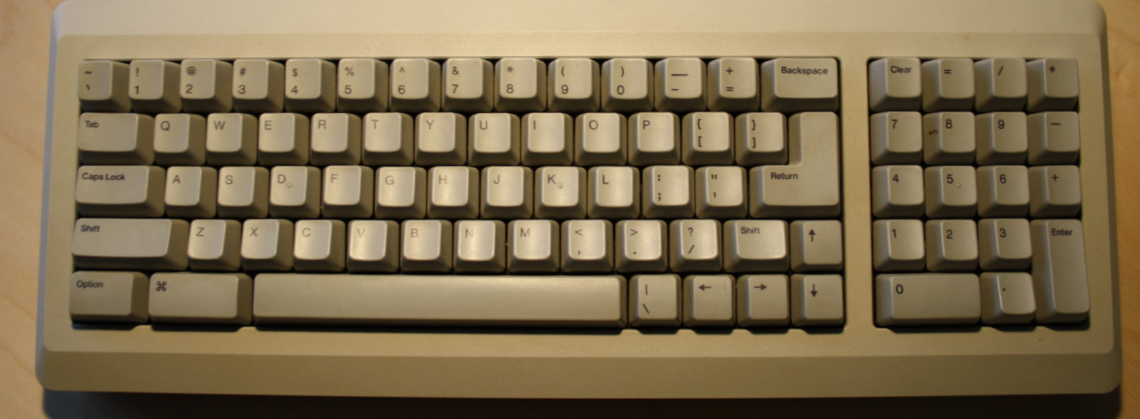 Figure 26: Macintosh Plus keyboard. Source: Wikipedia.