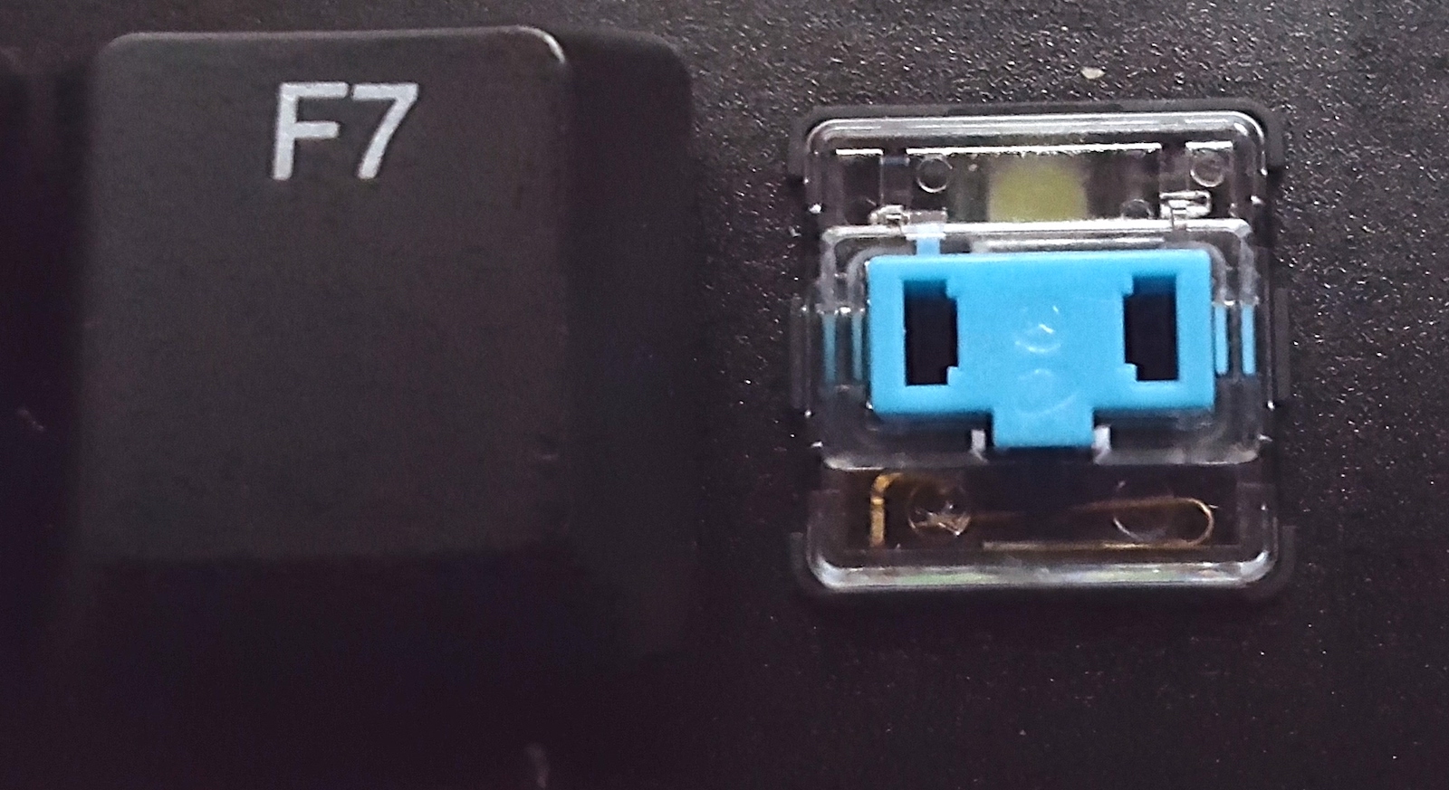 Figure 18: Slim switch and the respective keycap.