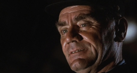 Ernest Borgnine, interpretando o diabólico condutor do Trem 19 no filme O imperador do Norte